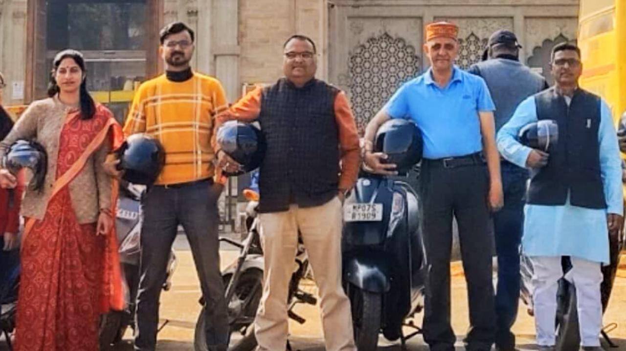 01 फरवरी 2025  को यातायात जागरूकता के लिये वाहन रैली सड़क सुरक्षा माह के अंतर्गत एन.एस.एस. माधव महाविद्यालय द्वारा कार्यक्रम