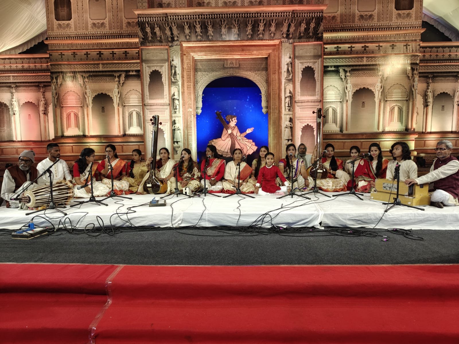 तानसेन समारोह शताब्दी वर्ष के उपलक्ष में आयोजित विविध कार्यक्रमों में माधव महाविद्यालय के संगीत विभाग ने शिरकत की
