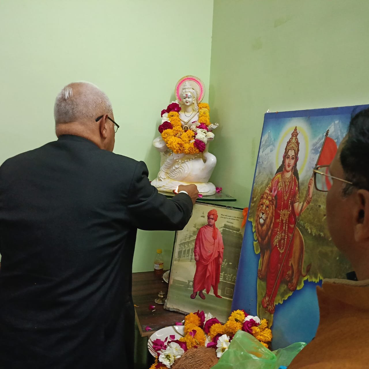 हिन्दी विभाग द्वारा  21 फरवरी 2024 को अन्तर्राष्ट्रीय मातृभाषा दिवस पर एक व्याख्यान का आयोजन किया गया ,जिसमे मुख्य वक्ता के रूप में शासी निकाय के माननीय अध्यक्ष  डॉ सुधीर चतुर्वेदी  जी  का मार्गदर्शन  प्राप्त हुआ .