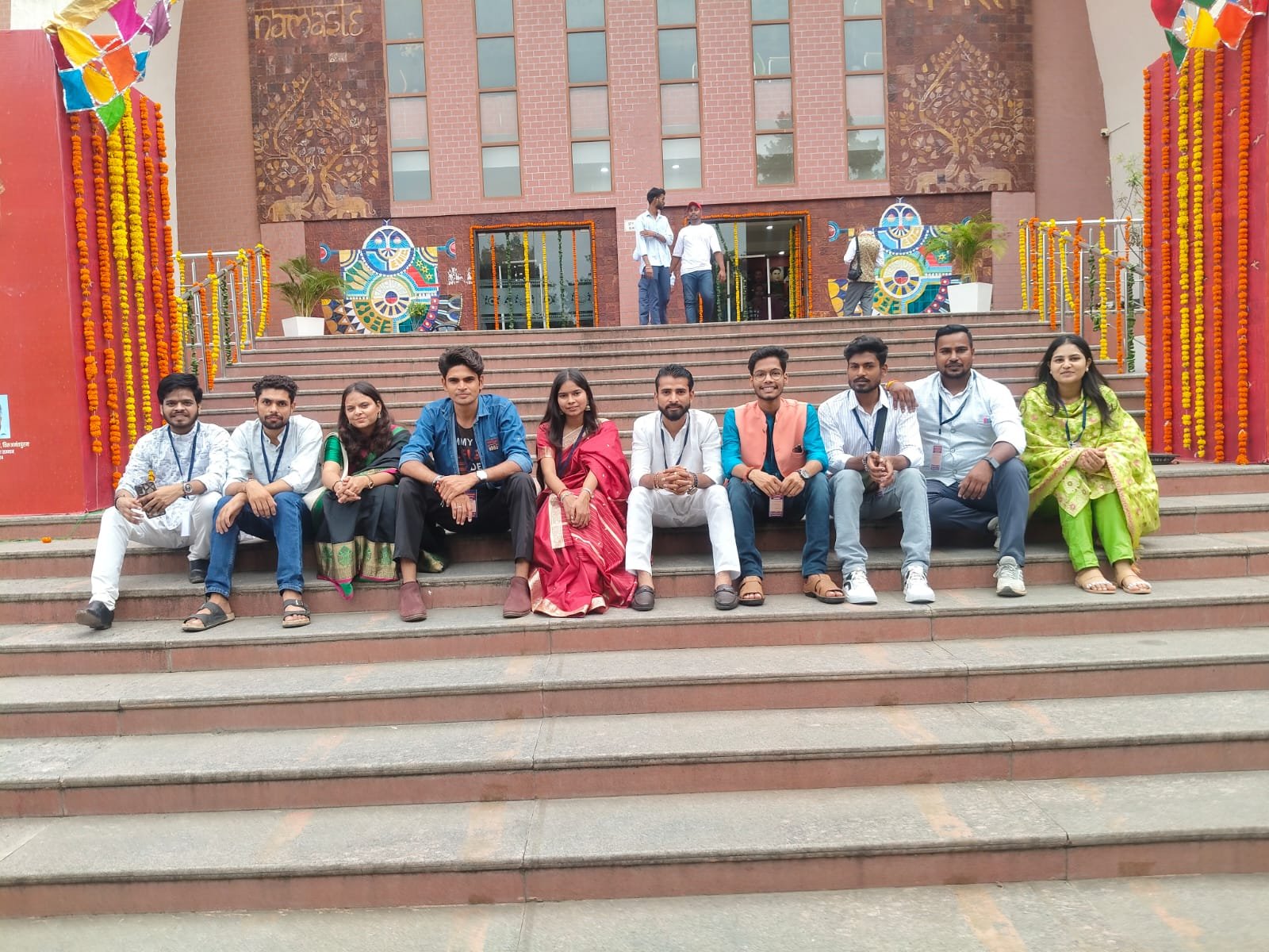 हिंदी विभाग के स्नातकोत्तर पूर्वार्द्ध एवं उत्तरार्द्ध के विद्यार्थियों-गोविंद भदौरिया तथा विकास बघेल ने भोपाल में 14-15 सितम्बर 2025 को आयोजित साहित्य महोत्सव के दौरान युवा रचनाधर्मी कुंभ में देश के प्रतिष्ठित रचनाकारों के बीच अपनी रचनाओं का पाठ किय