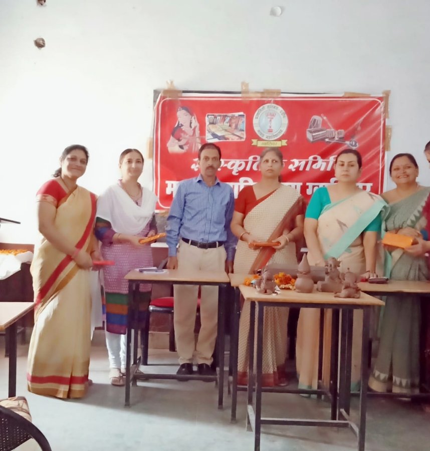 Small pots of cactii.